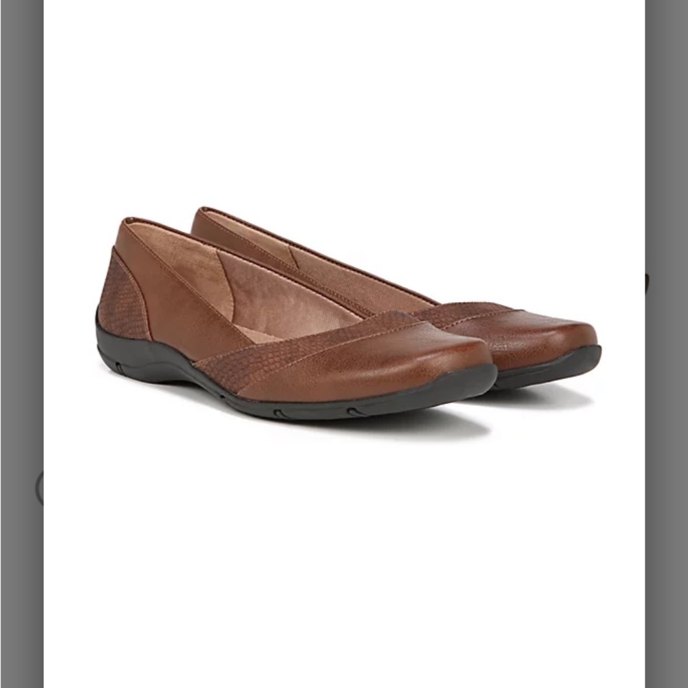 Lifestride brown/tan flats 5.5M NWOB